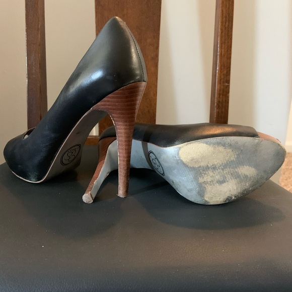 Jessica Simpson Black and Wood Print Heels - Picture 3 of 7